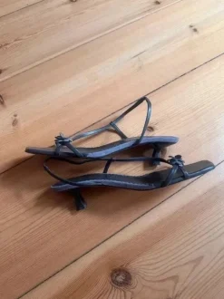 Rouge kitten hill open summer shoes