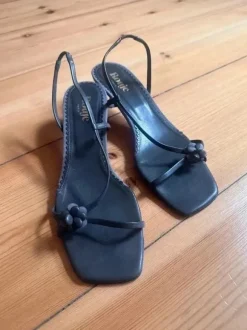 Rouge kitten hill open summer shoes