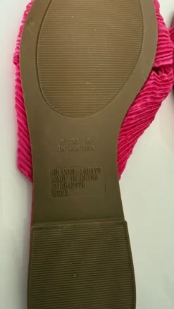 Roze nieuwe slippers met knoop van Primark