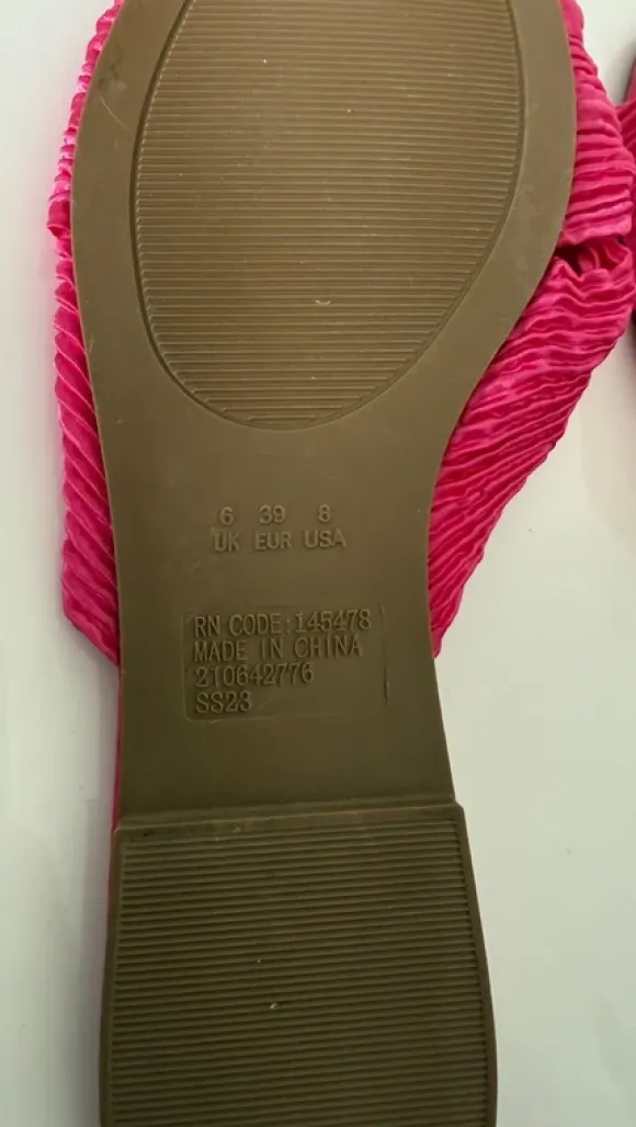 Roze nieuwe slippers met knoop van Primark