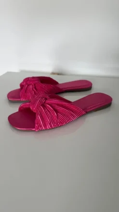 Roze nieuwe slippers met knoop van Primark