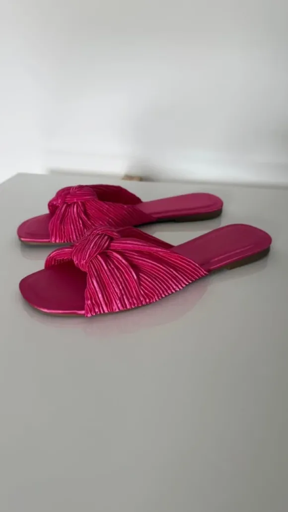 Roze nieuwe slippers met knoop van Primark