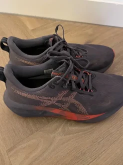 Running shoes - ASICS Novablast 5