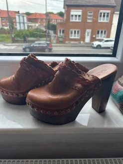 Sabots en cuir sixtyseven
