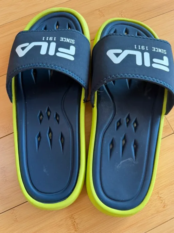 Sandale Badeschlappen FILA 43 neuwertig