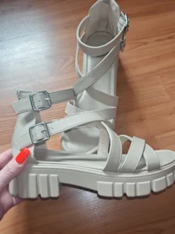 Sandalen beige