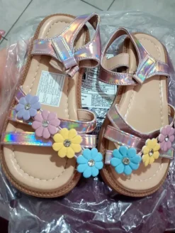Sandalen für kleine Mädchen