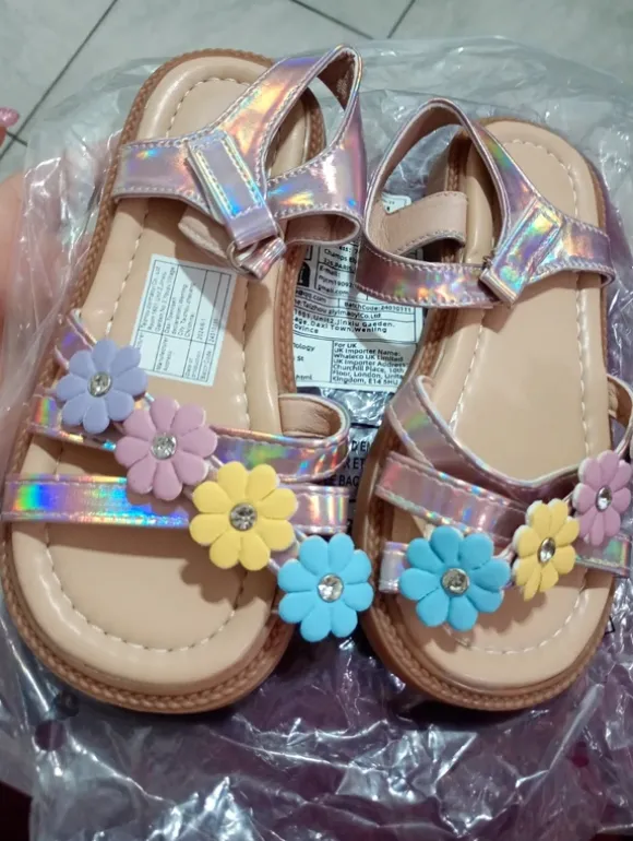 Sandalen für kleine Mädchen