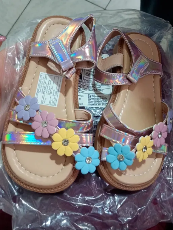 Sandalen für kleine Mädchen
