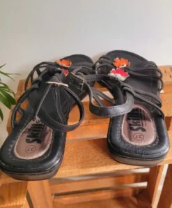 Sandalen Größe 37, flache Schuhe mit Blumen von skills, flower