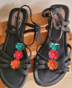 Sandalen Größe 37, flache Schuhe mit Blumen von skills, flower
