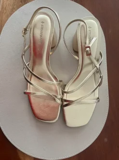 Sandalen mit Absatz