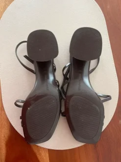 Sandalen mit Absatz