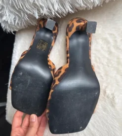 Sandalen mit Absatz