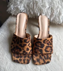 Sandalen mit Absatz
