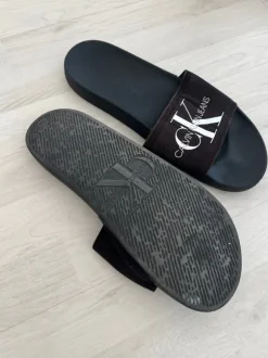 Sandalen mit calvin klein logo print