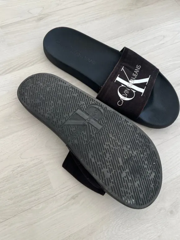 Sandalen mit calvin klein logo print