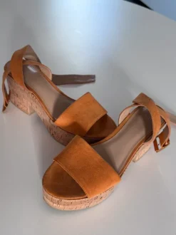 Sandalen mit Plateau