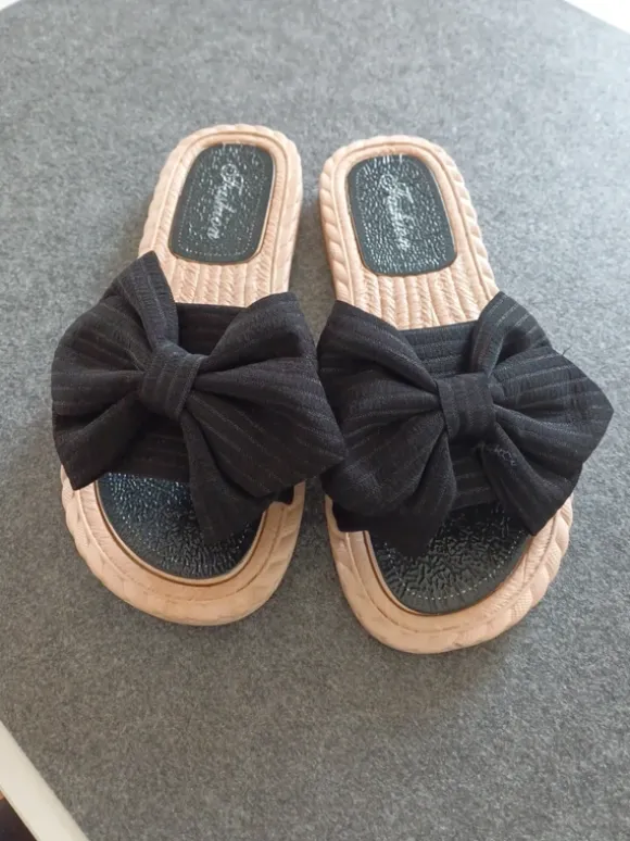 Sandalen mit Schleife