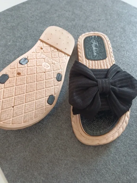 Sandalen mit Schleife