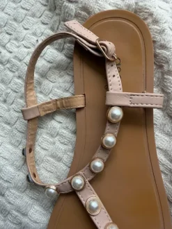 Sandalen: Perlen
