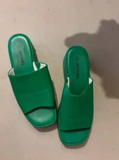 Sandalen schlappen Pleatau