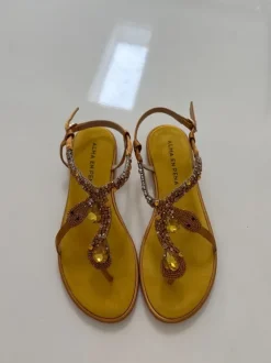 Sandalen Zehentrenner Gr. 41 Alma en Pena Neu OVP Senfgelb Schlange