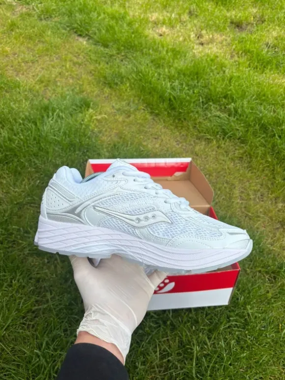 Saucony ProGrid Omni 9 - Full White - Size 42