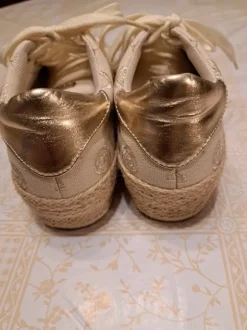 Scarpe con lacci