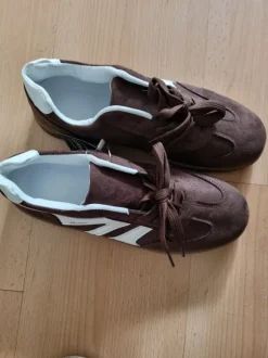 Schöne neue leichte braune Sneaker Größe 41