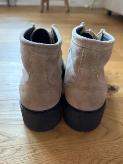 Schnürschuhe