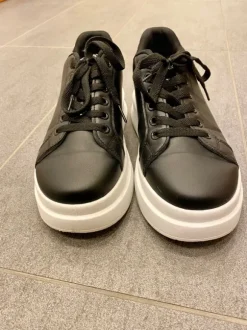 Schnürschuhe