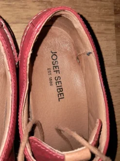 Schnürschuhe