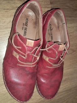 Schnürschuhe