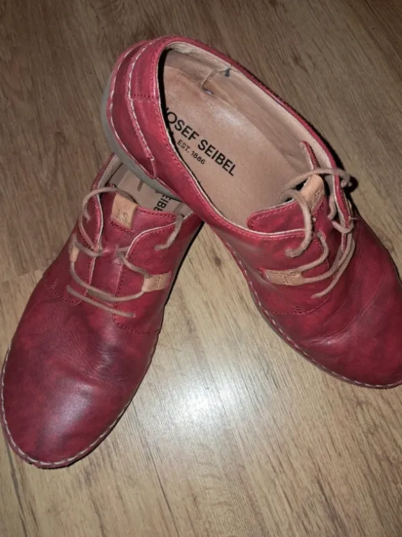 Schnürschuhe