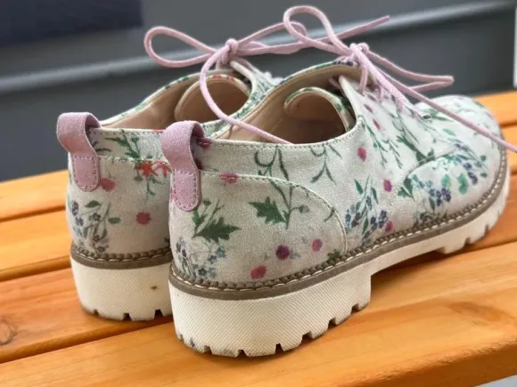 Schnürschuhe geblühmt