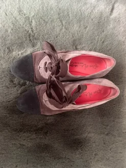 Schnürschuhe, pas de rouge