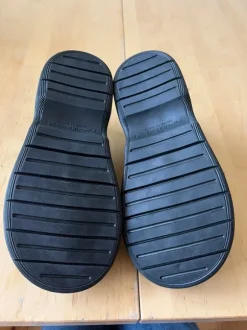 Schoen met brede neus