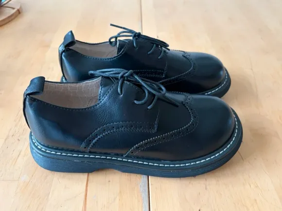 Schoen met brede neus