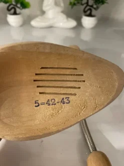 Schuhspanner aus Holz mit Feder
