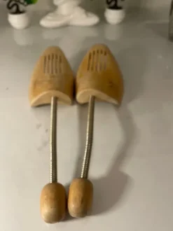 Schuhspanner aus Holz mit Feder