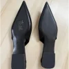 Schwarz / gerippte Slingbacks