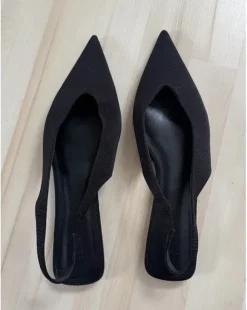 Schwarz / gerippte Slingbacks