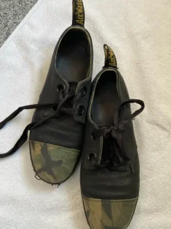 schwarz/ Camouflage Dr. Martens „Ealing“