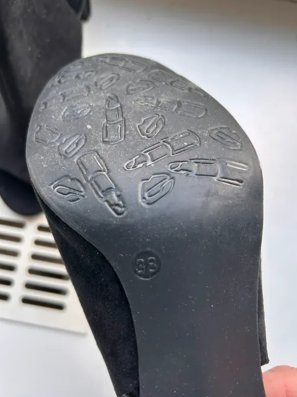 schwarze Absatzschuhe