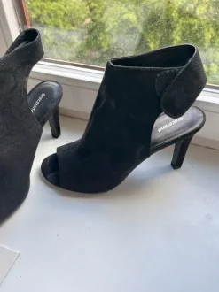 schwarze Absatzschuhe