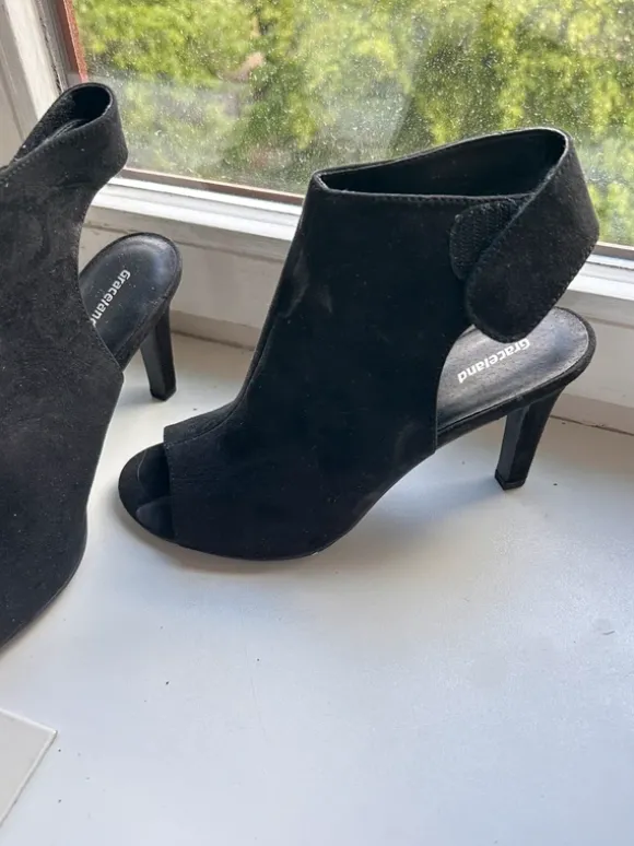 schwarze Absatzschuhe