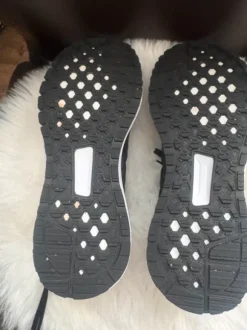 Schwarze Adidas Sportschuhe / Sneaker – kaum getragen – sehr bequem