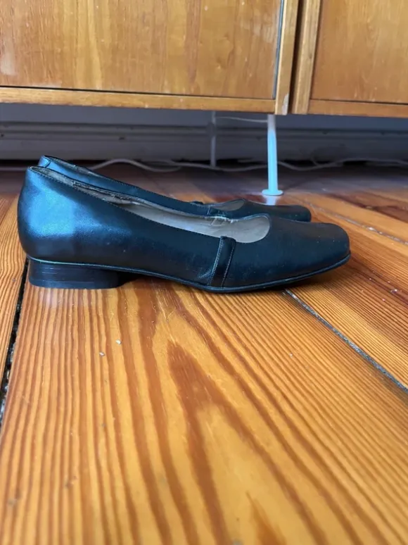 schwarze Ballerinas aus echtem Leder