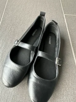 Schwarze Ballerinas Gr. 37